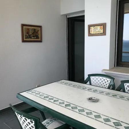 Golden Bay Apartment *